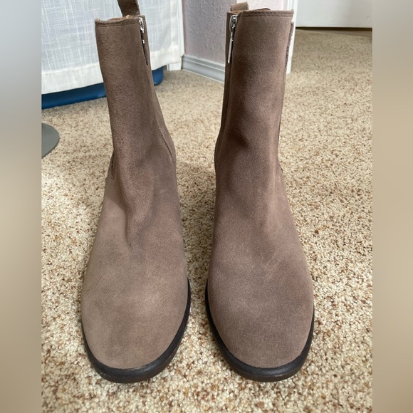 NWOT Blondo Waterproof Suede Taupe Zip Up Boots Size 9 - Picture 10 of 10